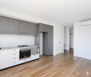 Spacious and Full of Natural Light - Photo 2