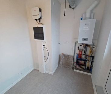 BEN- APPARTEMENT MET 2 KAMERS, GROOT TERRAS EN GARAGE VLAKBIJ DE MARKT TE GAVERE - Foto 1