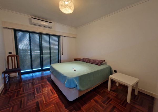 Apartamento T3 Renovado na Praia da Barra - 2ª Linha do Mar.