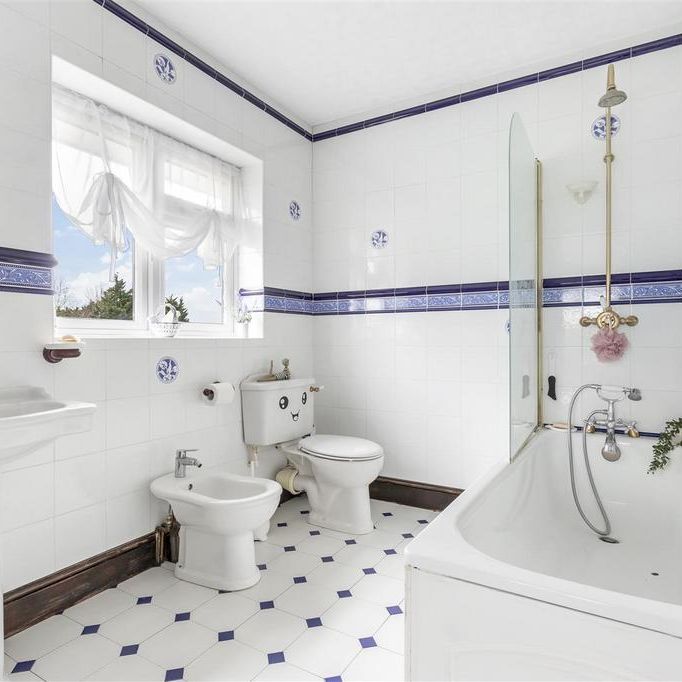 4 bedroom detached house to rent - Photo 1