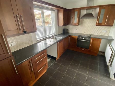 2 bedroom end of terrace house to rent - Photo 4