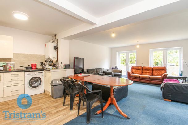 4 bed Semi-Detached House for Rent - Photo 1