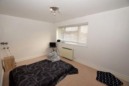 2 bedroom end of terrace house to rent - Photo 3