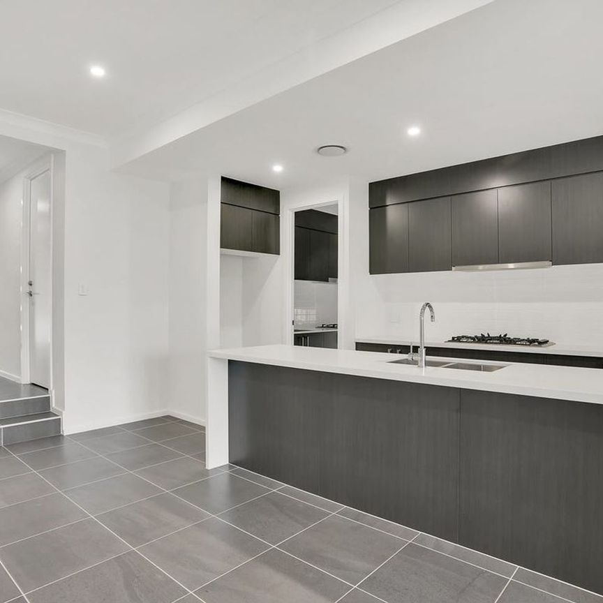 Modern 5-Bedroom Luxury Home in the Heart of Box Hill! - Photo 1