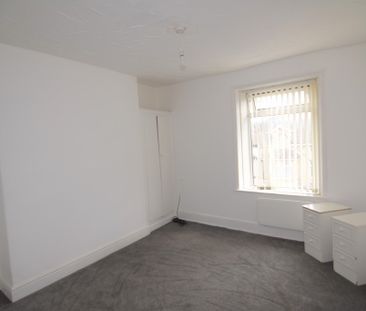 To Let 1 Bed Flat - Photo 2