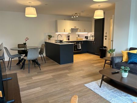 Spitfire Chase, Walton-on-Thames, Surrey, KT12 flat to rent - Photo 2