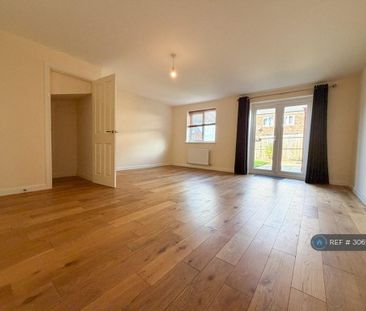4 bedroom semi-detached house to rent - Photo 1