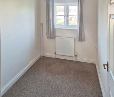 An Attractive Three Bedroom Terrace Property, Set in a Central Loca... - Photo 2