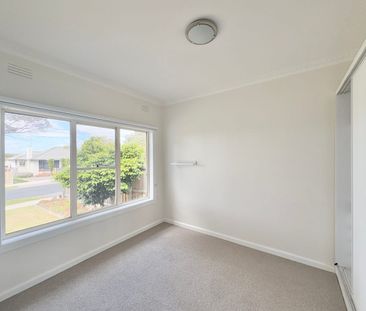 Spacious Family Living in a Prime Belmont Location - Photo 6