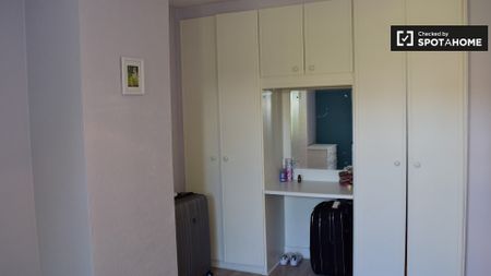 Great room in 3-bedroom apartment in Tallaght, Dublin - Photo 5