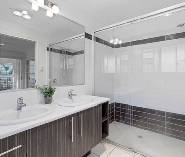 22 Worchester Cres, Wakerley QLD 4154 - House For Rent | Domain - Photo 5