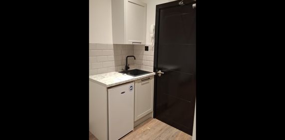 Studio Flat, Donnybrrok Road, SW16 - Photo 2