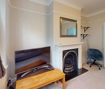 4 bedroom terraced house to rent - Photo 1