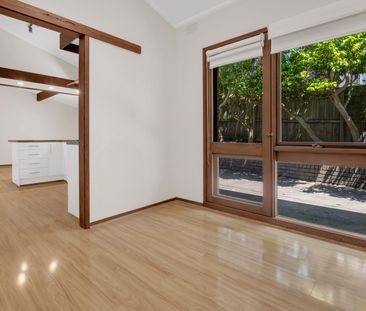 62 Hinkler Road, Glen Waverley VIC 3150 - Photo 4