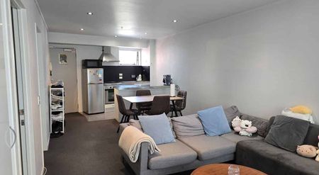 Stylish 2BR Apt with Balcony - Central AKL - Photo 2