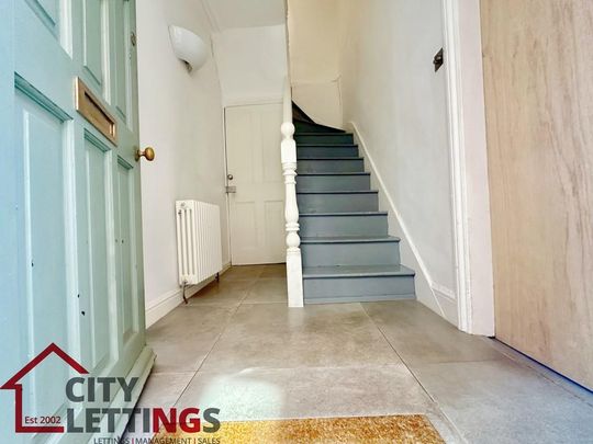 4 bedroom end of terrace house to rent - Photo 1