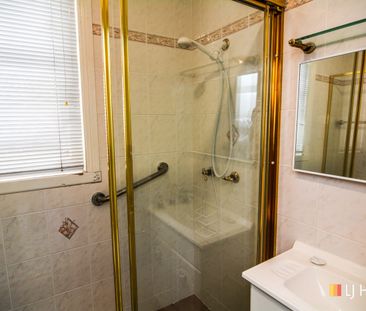 CENTRALLY LOCATED FAMILY HOME - Photo 5