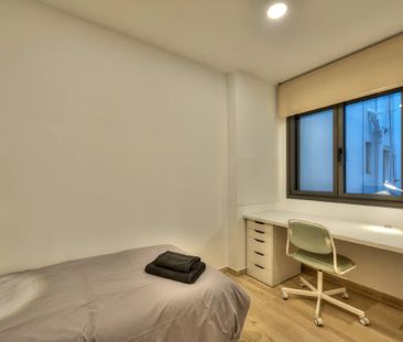 Travessera de Gràcia, Barcelona, Catalonia 08021 - Photo 1