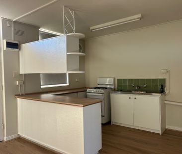 CHARMING RENOVATED APARTMENT IN THE HEART OF NORTHCOTE - Photo 5