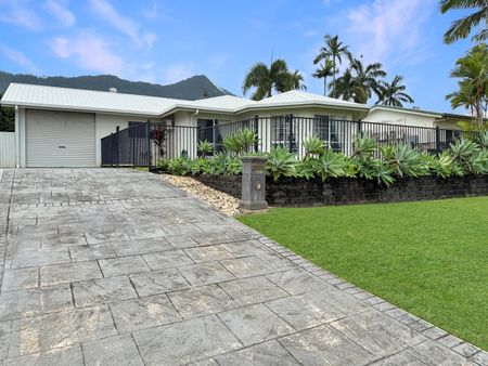 Well-presented Sizeable Three Bedroom Home - Photo 3