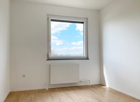 Sehr helle 4-Zimmer-Wohnung mit Loggia - Photo 2