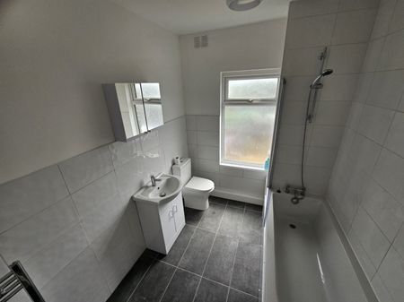 2 bed Terraced - To Let - Photo 4
