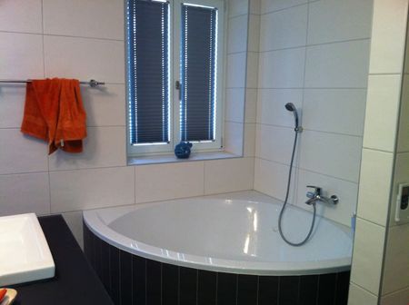 Frisch renovierte Parterrewohnung, zwei Badezimmer und charmantes, rustikales Haus - Foto 2