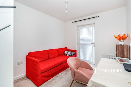 4 bedroom townhouse to rent John Thornycroft Road, Southampton, Hampshire, UK, SO19 - Photo 2