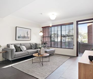 Stylish Townhouse With Lock-up Garage - Photo 1