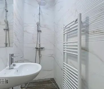 Anderlecht – Mooi, volledig gerenoveerd appartement met 2 slaapkame... - Photo 4