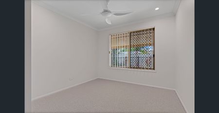 SPACIOUS 4-BEDROOM FAMILY HOME WITH POOL - PRIME LITTLE MOUNTAIN LOCATION - Photo 4