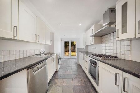 3 bedroom semi-detached house to rent - Photo 5