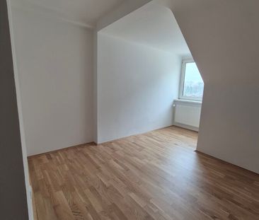 Charmante Altbau-Mansarden-Wohnung mitten in Ebelsberg geeignet für... - Photo 1