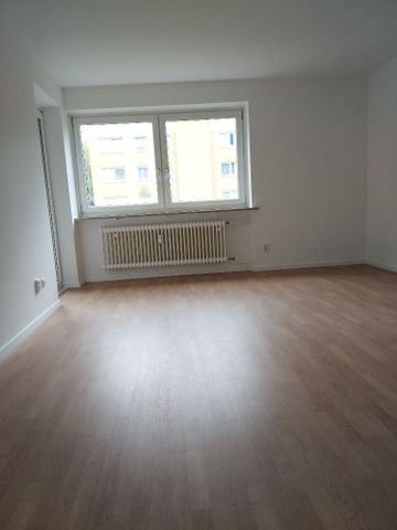 Helle und familienfreundliche 4-Zimmer-Wohnung zu vermieten - Foto 2