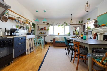 4 bedroom maisonette to rent - Photo 2