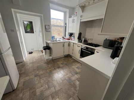3 bedroom terraced house to rent - Photo 5