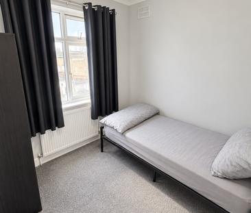 4 bedroom terraced house to rent - Photo 2
