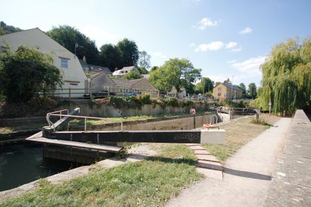 Bowbridge Lock, Stroud, Gloucestershire, GL5 2JZ - Photo 2
