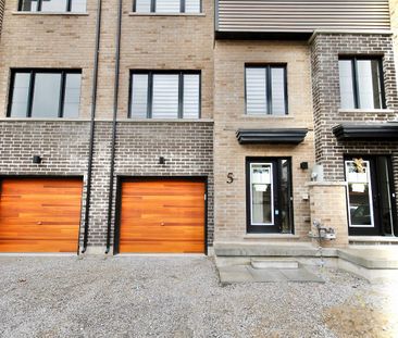 For Lease - 5 Pumpkin Corner Crescent, Barrie, Ontario - Photo 4