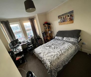 3 bedroom end of terrace house to rent - Photo 3