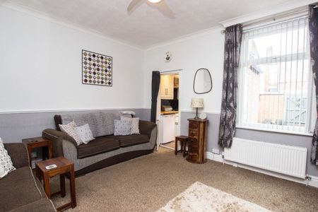 2 bedroom House To Let Total Size: 879 SQ FT - Photo 2