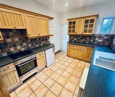 Bank Street - Photo 1