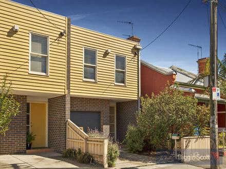 SPACIOUS THREE BEDROOM TOWNHOUSE ONLY MOMENTS AWAY FROM BRIDGE ROAD! - Photo 3