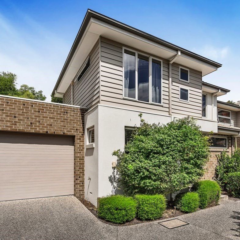 Stunning Town House In Quiet Block! - Photo 1