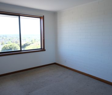 2 / 135 Punchbowl Road, Newstead - Photo 3