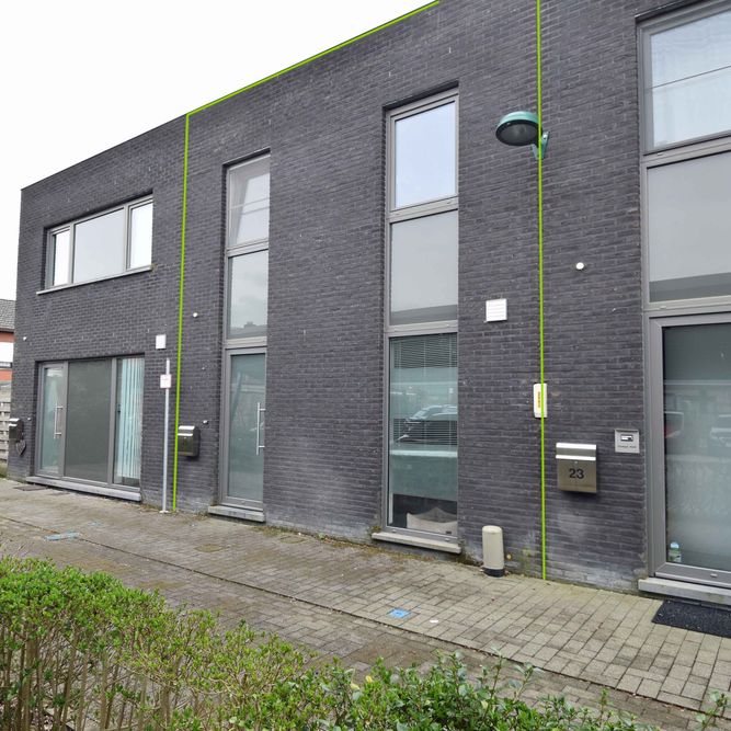 Recente woning op een rustige locatie in het centrum van Eeklo! - Foto 1