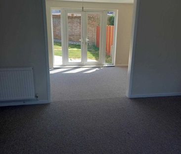 Midhurst Road, Hamdpen Park - Photo 1