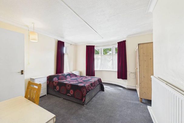 1 bedroom in a house share to rent - Photo 1