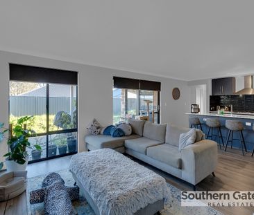 Modern Family Home - Photo 4