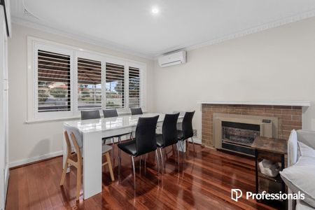 Stylish 3x2 Home in Morley! - Photo 4